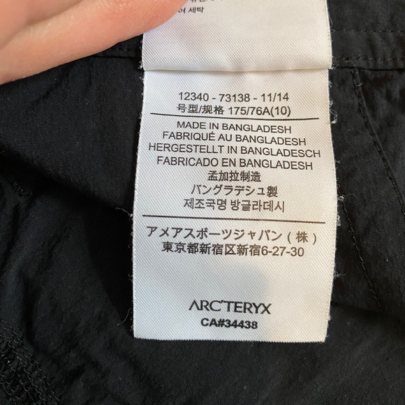 Arc'teryx Woman's Short Black Size 10 - Picture 6 of 9